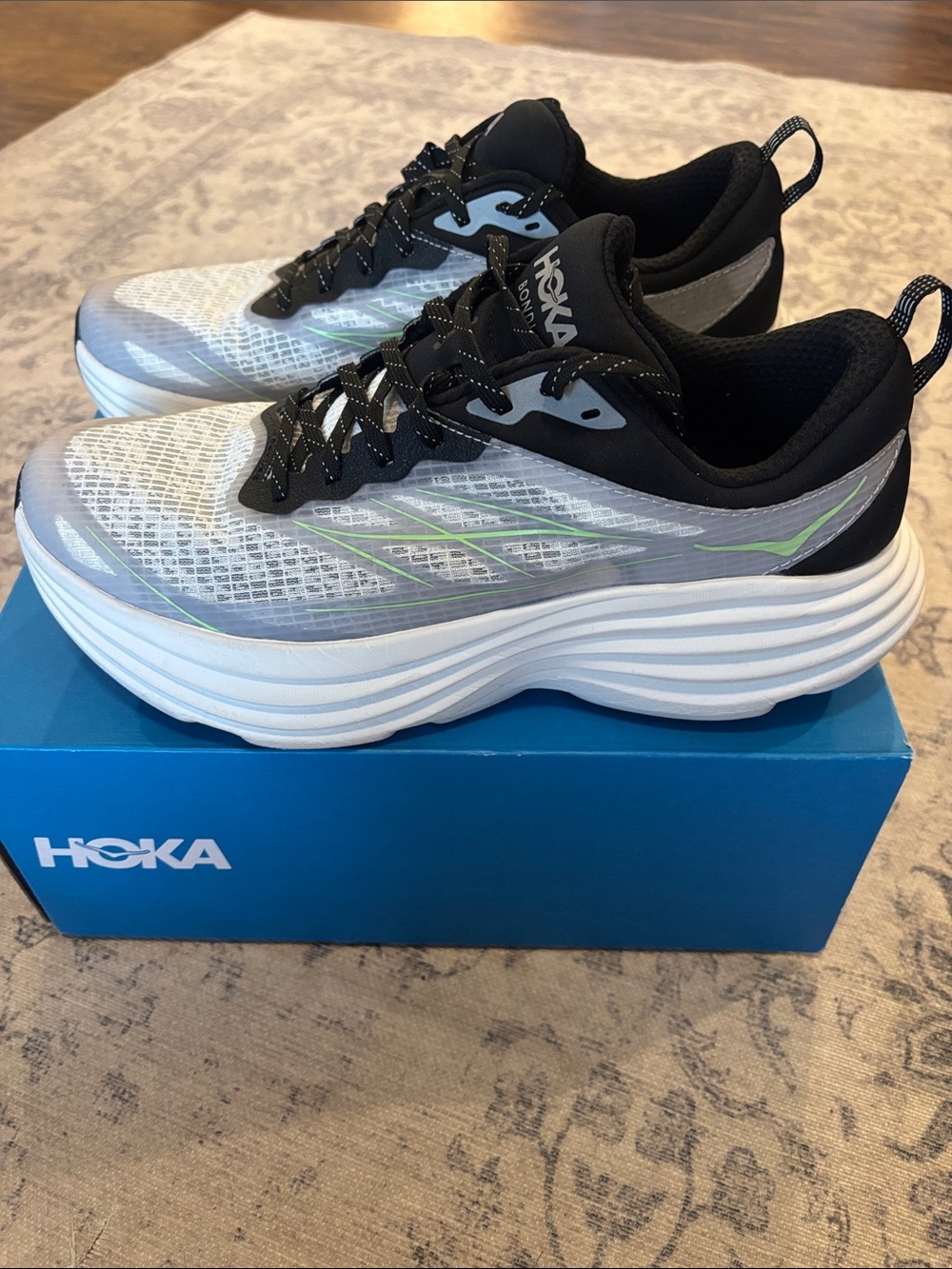 Hoka Men’s Bondi 8 Stealth/Tech Caged Running Shoes - sz 10 - white/black/green